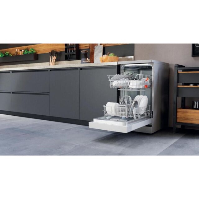 Hotpoint HSFE 1B19 S UK N Slimline 45cm Dishwasher - Silver