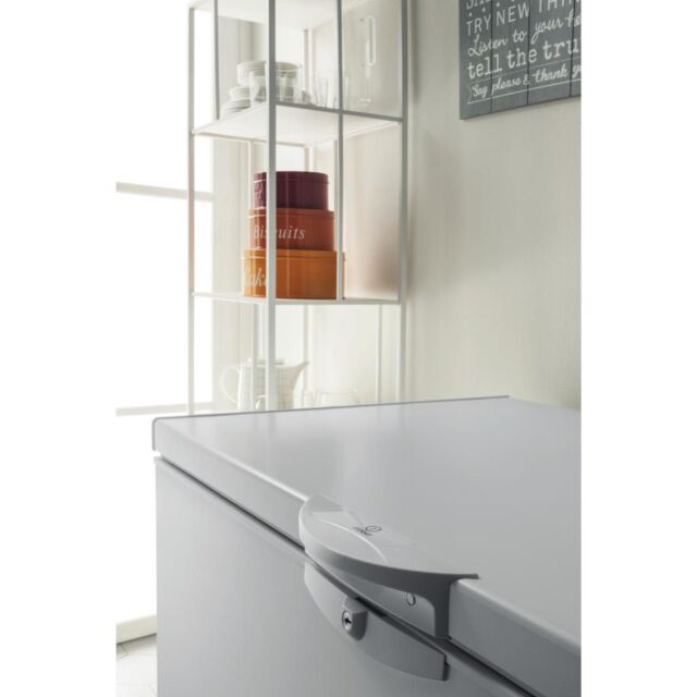 Indesit OS 2A 250 H2 1 255L Freestanding Chest Freezer - White