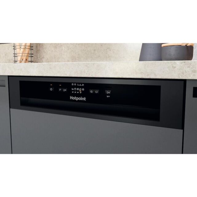 Hotpoint HBC 2B19 UK N Semi-Integrated Dishwasher