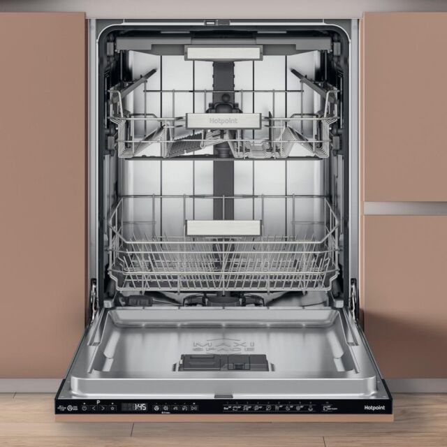 Hotpoint H7I HP42 L UK Built-In 15 Place Setting Dishwasher